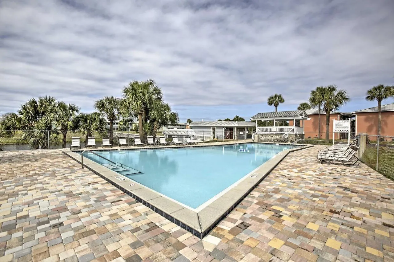 Apartment Cozy With Pool Access Walk To Beach! *