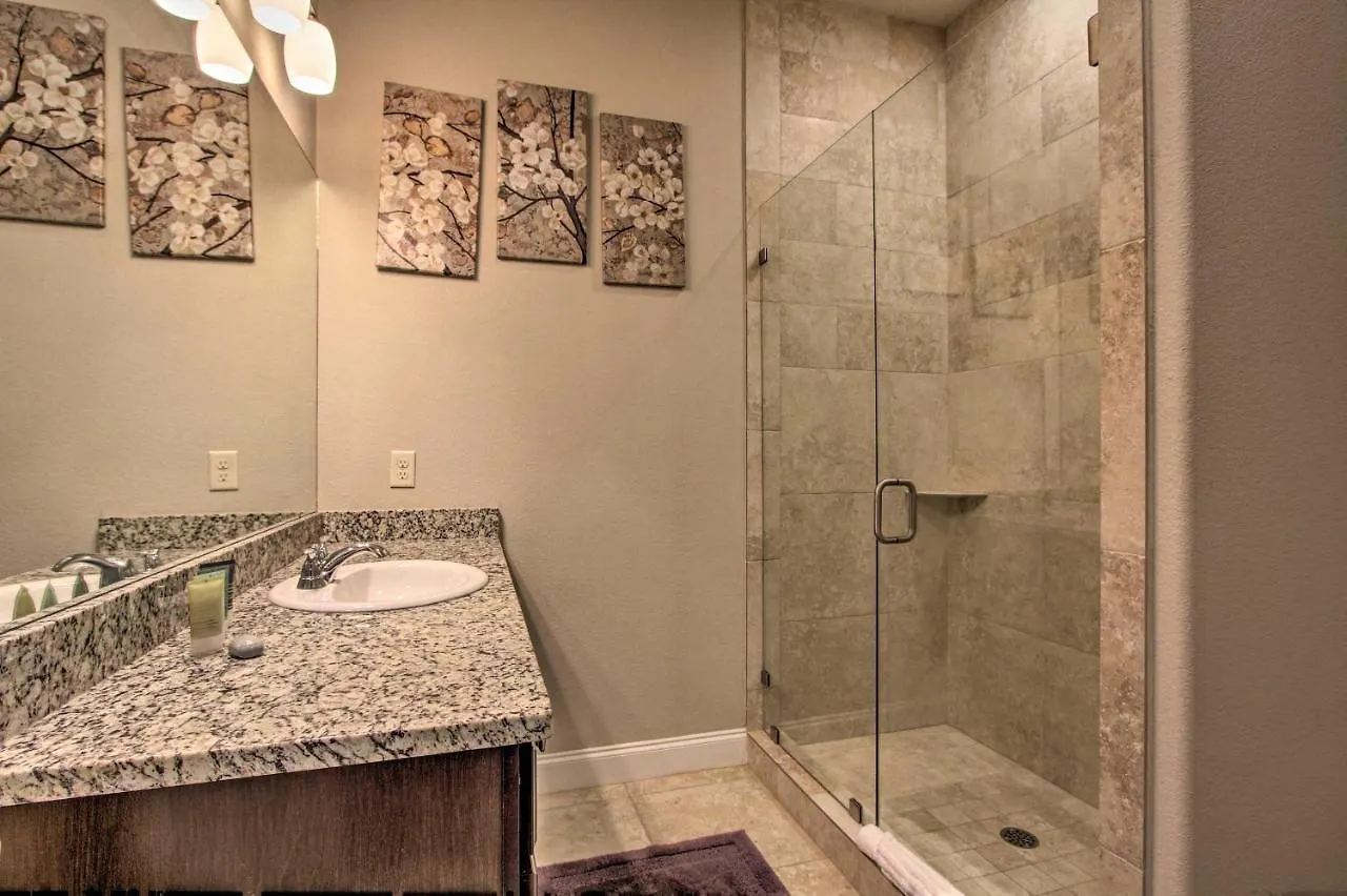 With Community Pool Less Than 1 Mile To Miramar Beach! Apartment