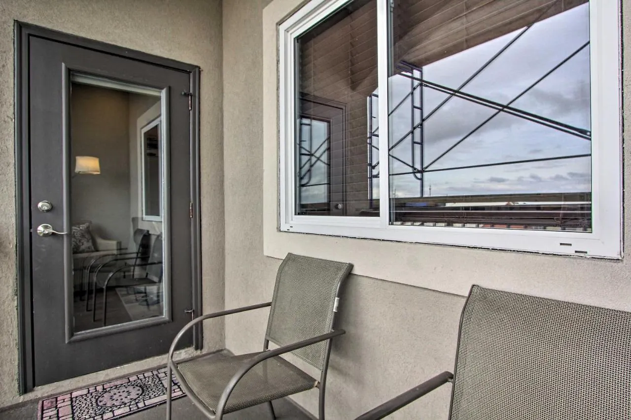 Apartment With Community Pool Less Than 1 Mile To Miramar Beach!