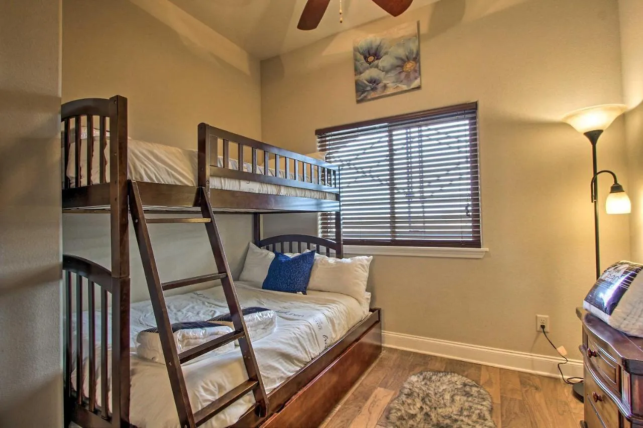 Apartment With Community Pool Less Than 1 Mile To Miramar Beach! *