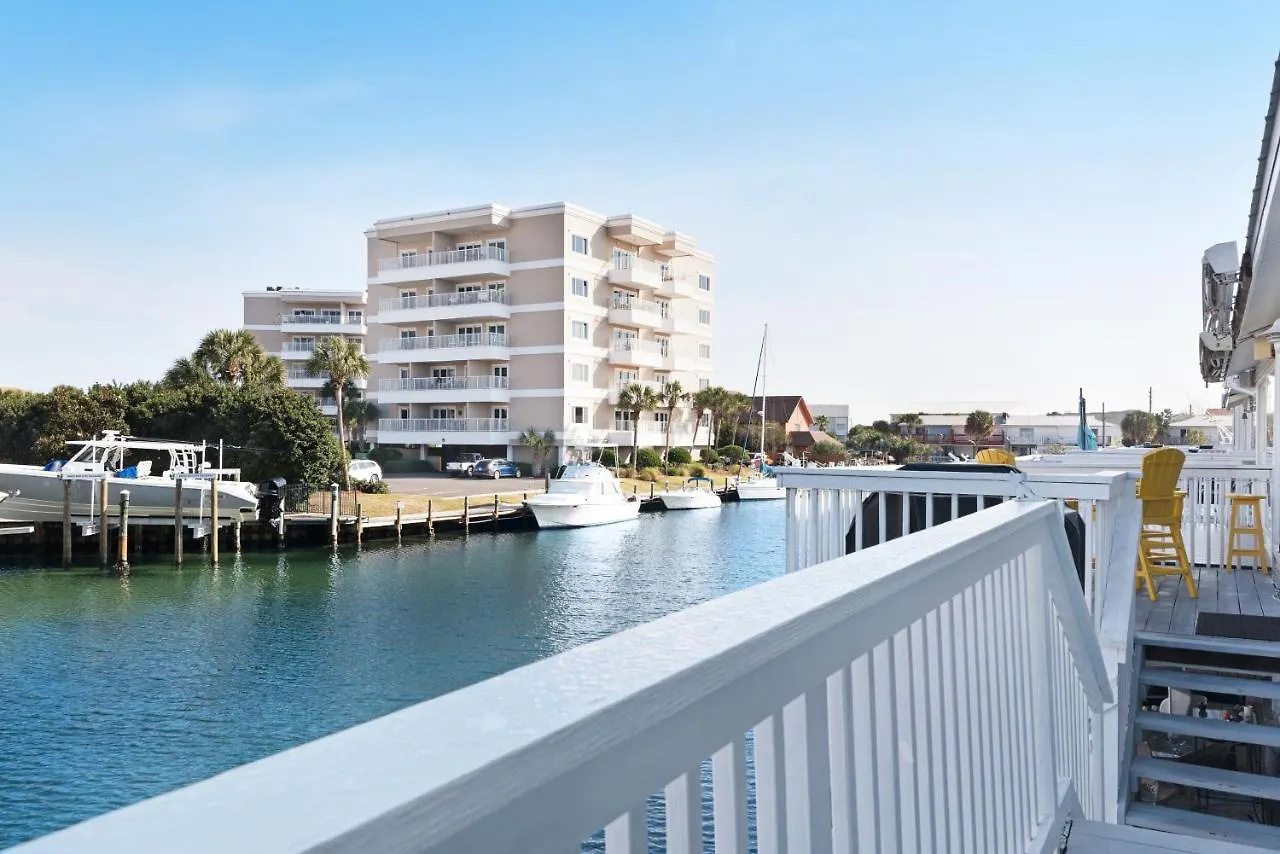 Apartment Canal Place #8 *