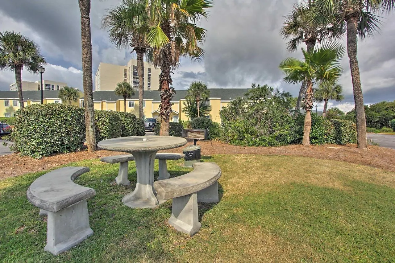 Townhome With Access And 2 Pools! *