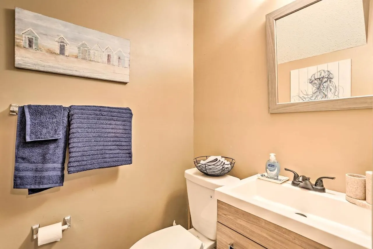 Townhome With Access And 2 Pools! *