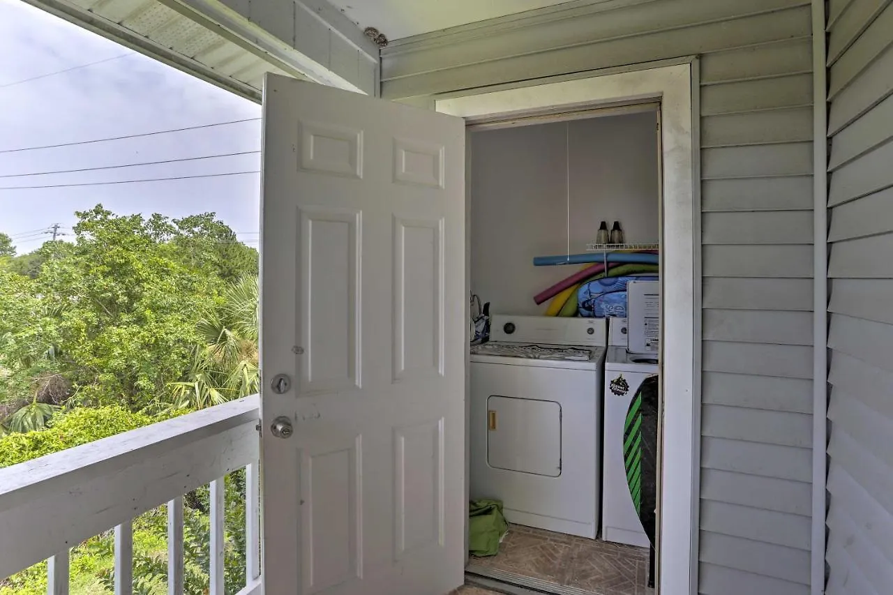 Apartment Cozy With Pool Access Walk To Beach!