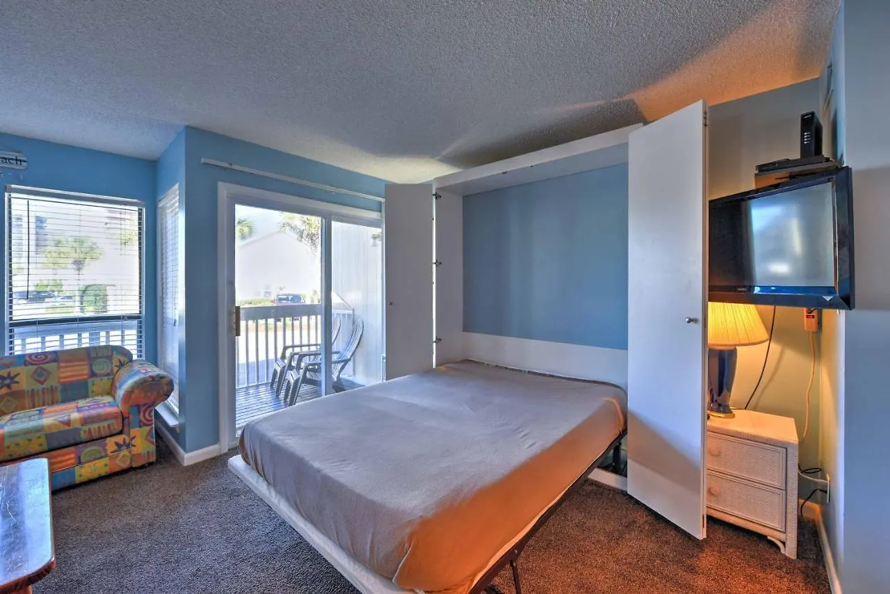 Cozy With Shared Pools And Access! *