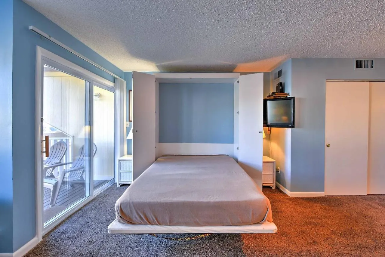 Apartment Cozy With Shared Pools And Access!