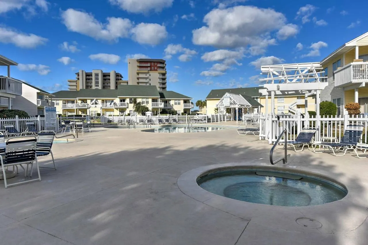 Cozy With Shared Pools And Access! Apartment Destin