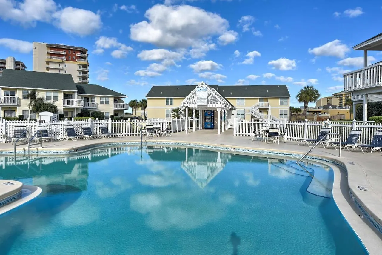 Apartment Cozy With Shared Pools And Access! *