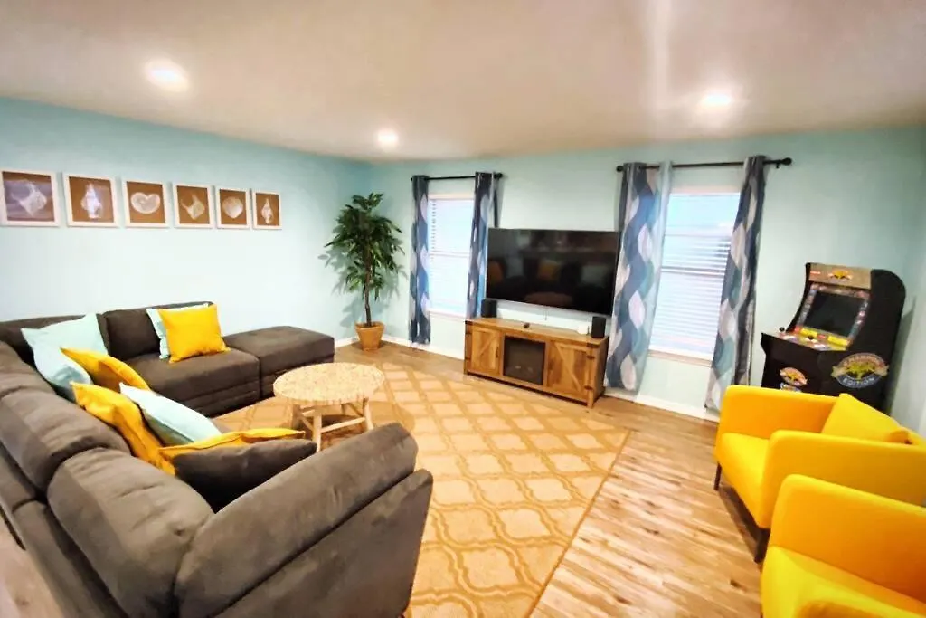 펜션 Zula Breeze House, Sleeps 18, Private Heated Pool Spa, 3min Walk To The Beach, Pets Welcome, Fenced Yard *