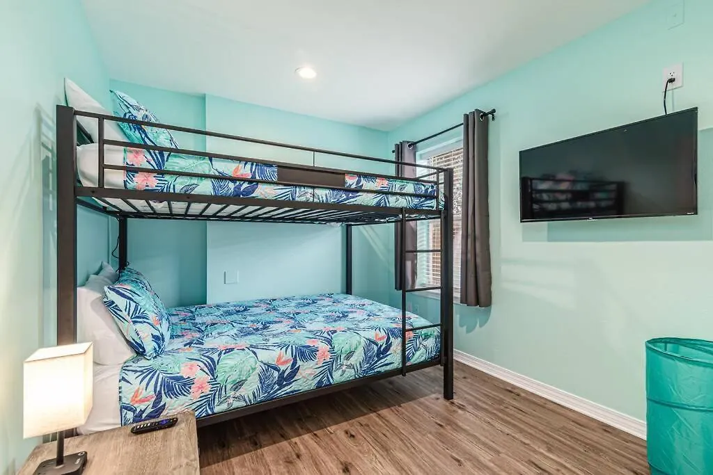 Zula Breeze House, Sleeps 18, Private Heated Pool Spa, 3min Walk To The Beach, Pets Welcome, Fenced Yard