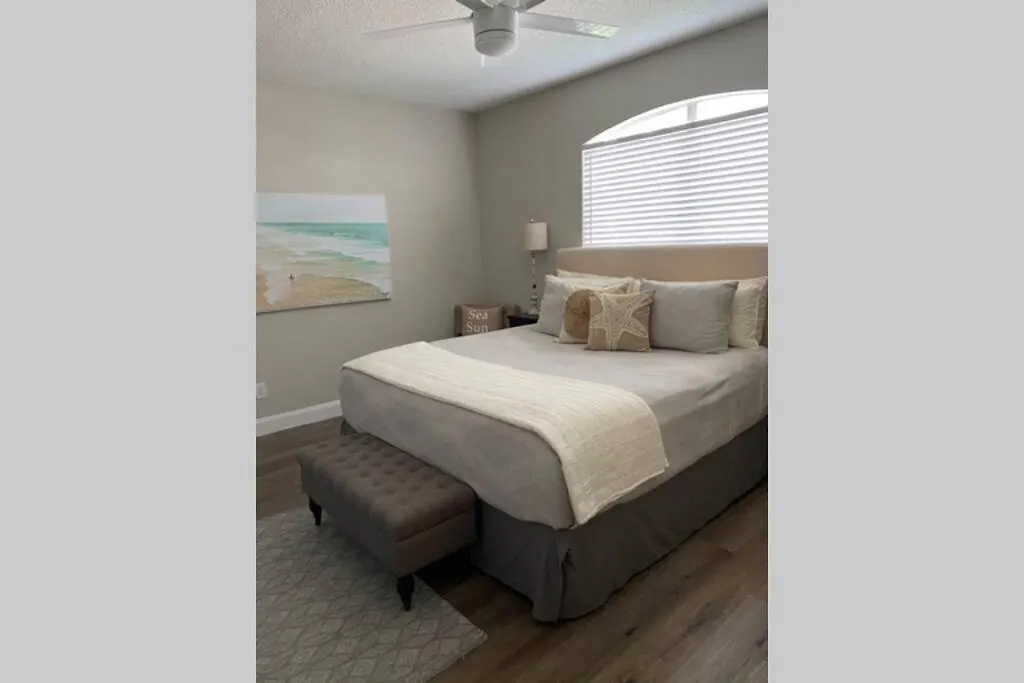 Holiday home Jewel 5bd-3 1/2 Bath -5 Min Walk To Beach!