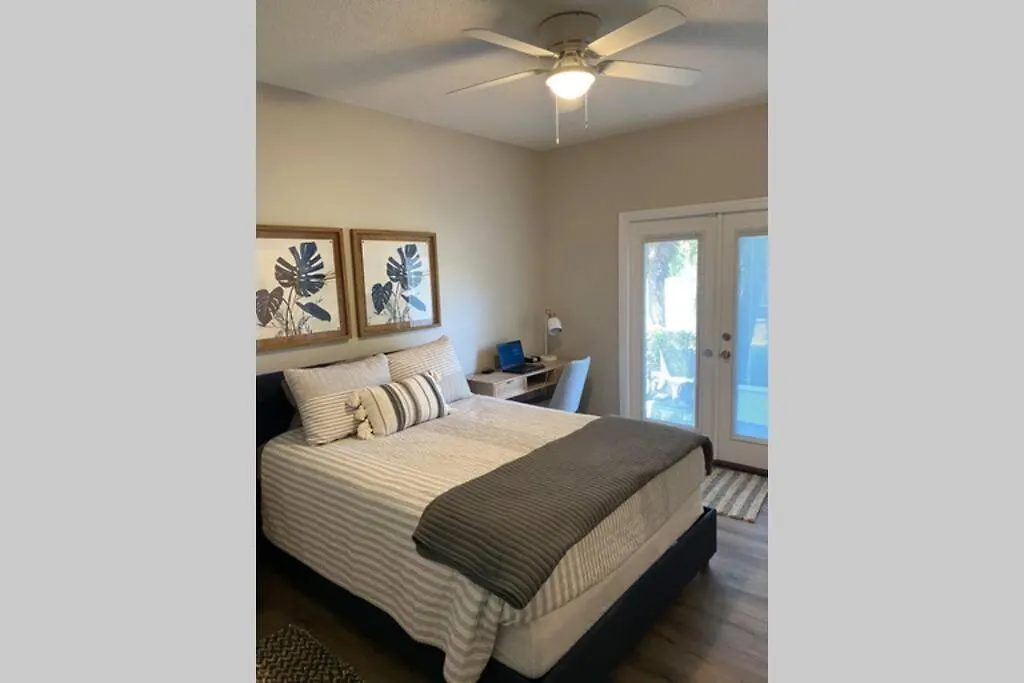 Jewel 5bd-3 1/2 Bath -5 Min Walk To Beach! Holiday home Destin