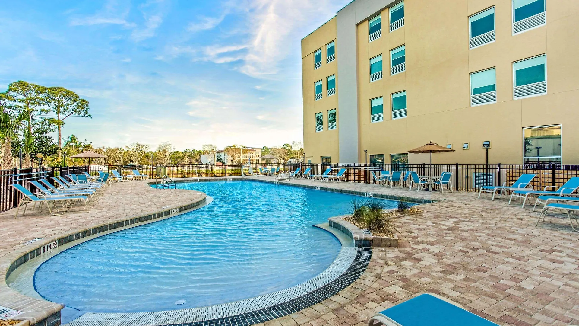 Hotel La Quinta & By Wyndham Miramar Beach-destin