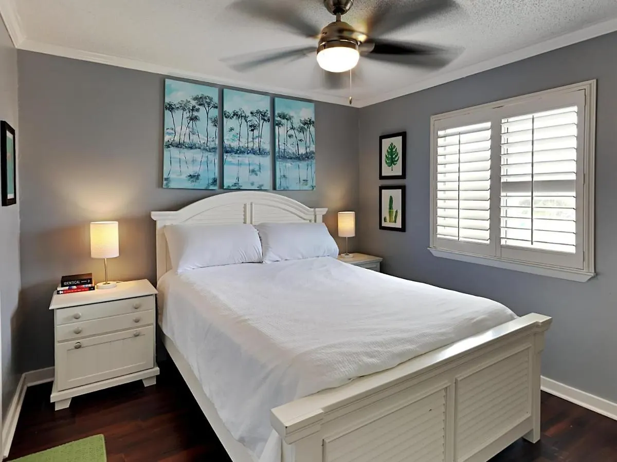 Apartment Island 304