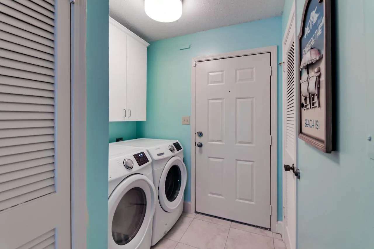 Townhome With Balcony - Walk To The Beach! Holiday home *