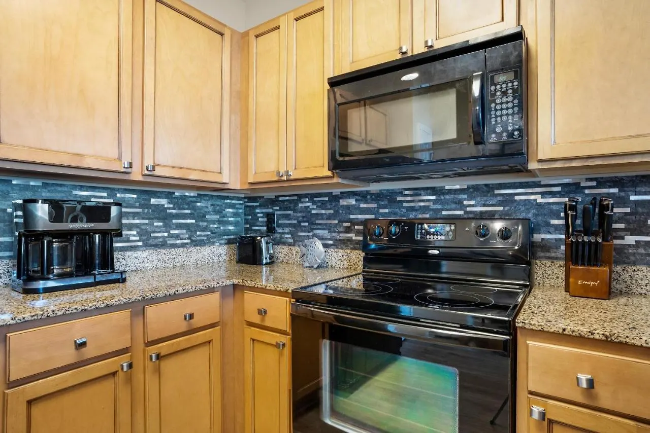 Palms #1808 Jr 2br
