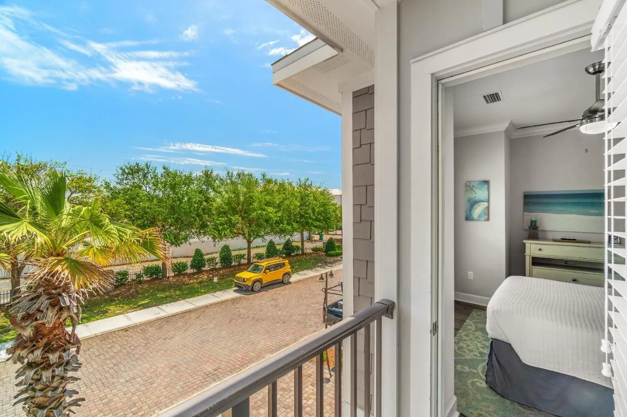 Villa Waterside With Award Winning Design And Pool
