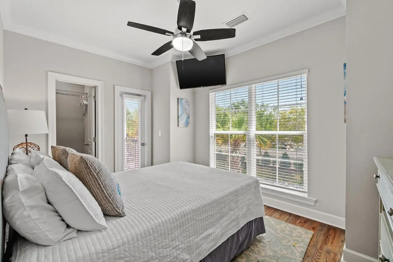 Villa Waterside With Award Winning Design And Pool Destin