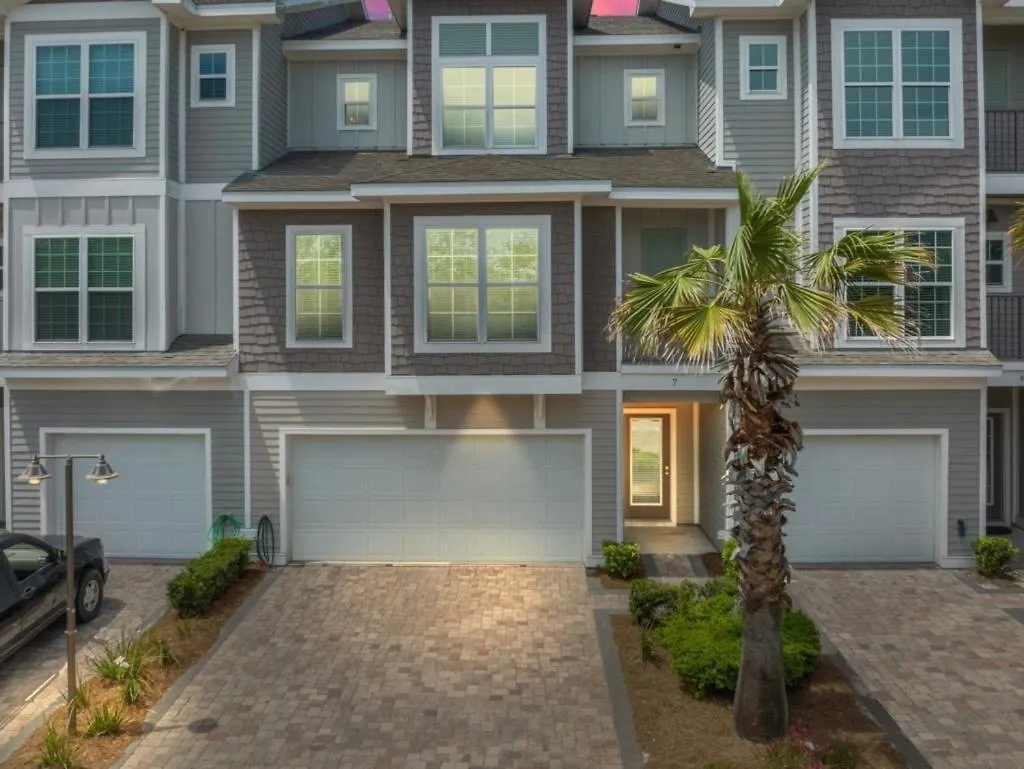 Waterside With Award Winning Design And Pool Villa *