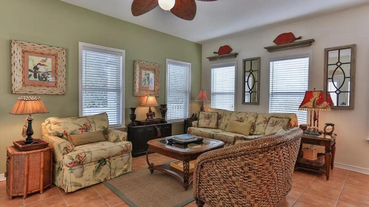 Aventon - Is A 3 Bedroom That Is An Easy Walk To The With Communal Pool Holiday home Destin