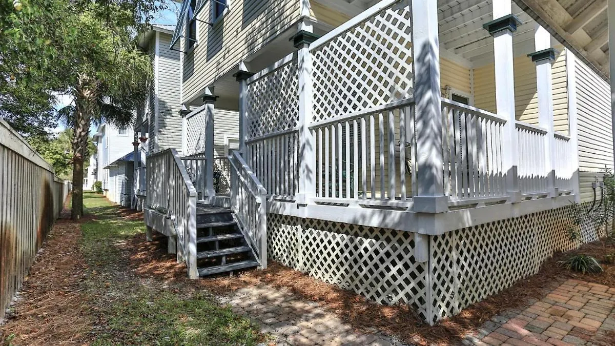 Aventon - Is A 3 Bedroom That Is An Easy Walk To The With Communal Pool Holiday home *