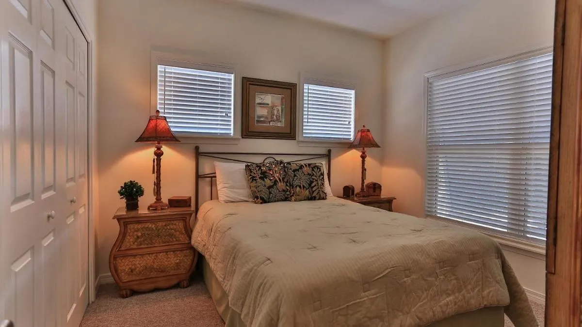 Holiday home Aventon - Is A 3 Bedroom That Is An Easy Walk To The With Communal Pool *