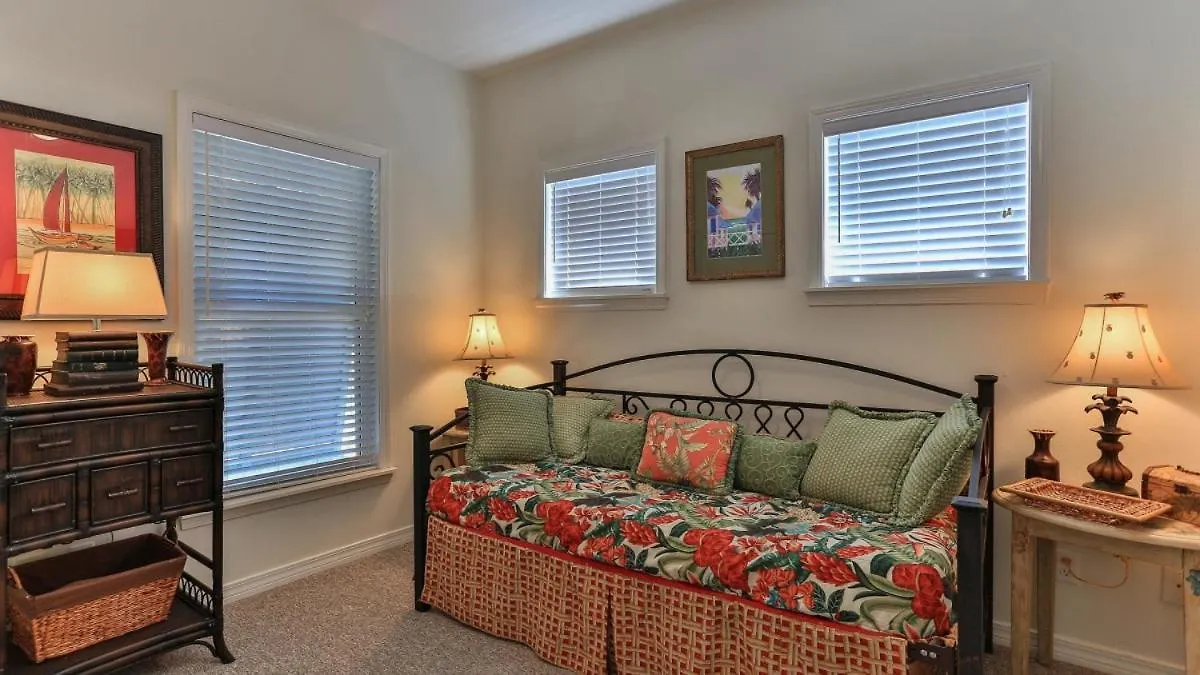 Aventon - Is A 3 Bedroom That Is An Easy Walk To The With Communal Pool Holiday home Destin