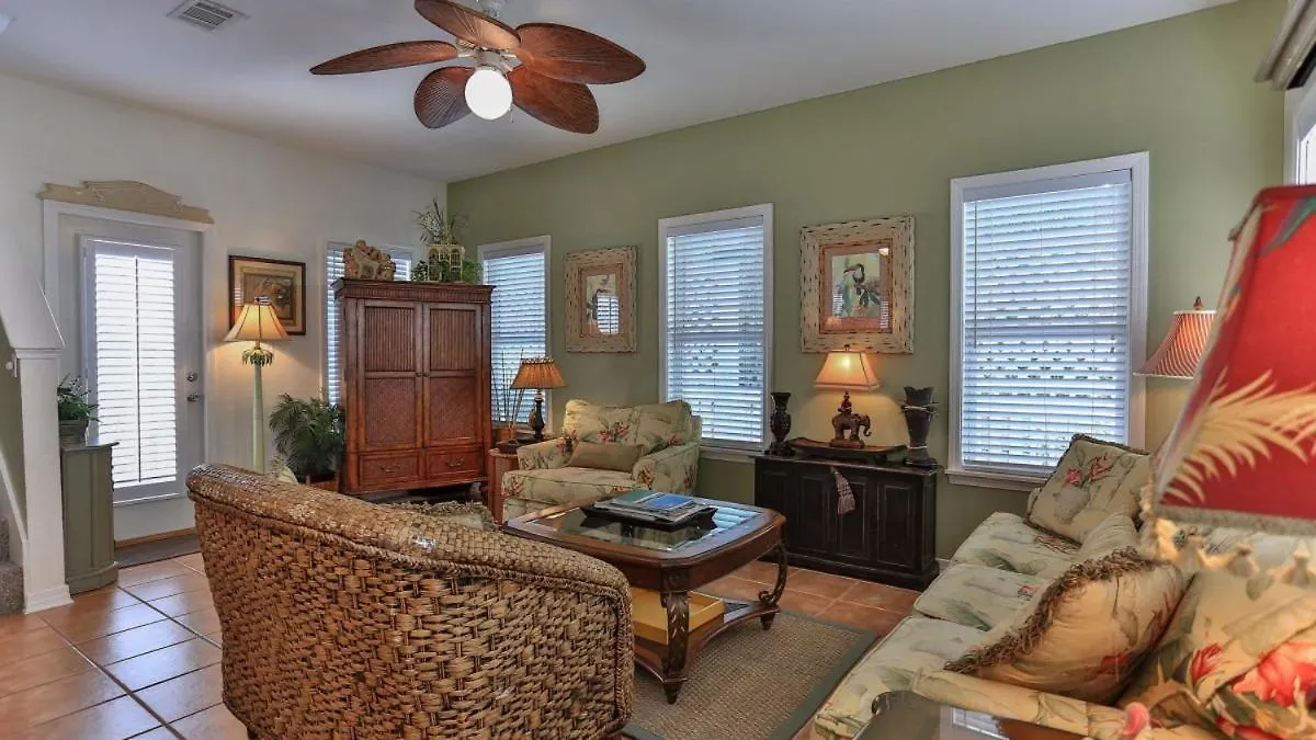 Aventon - Is A 3 Bedroom That Is An Easy Walk To The With Communal Pool * Destin