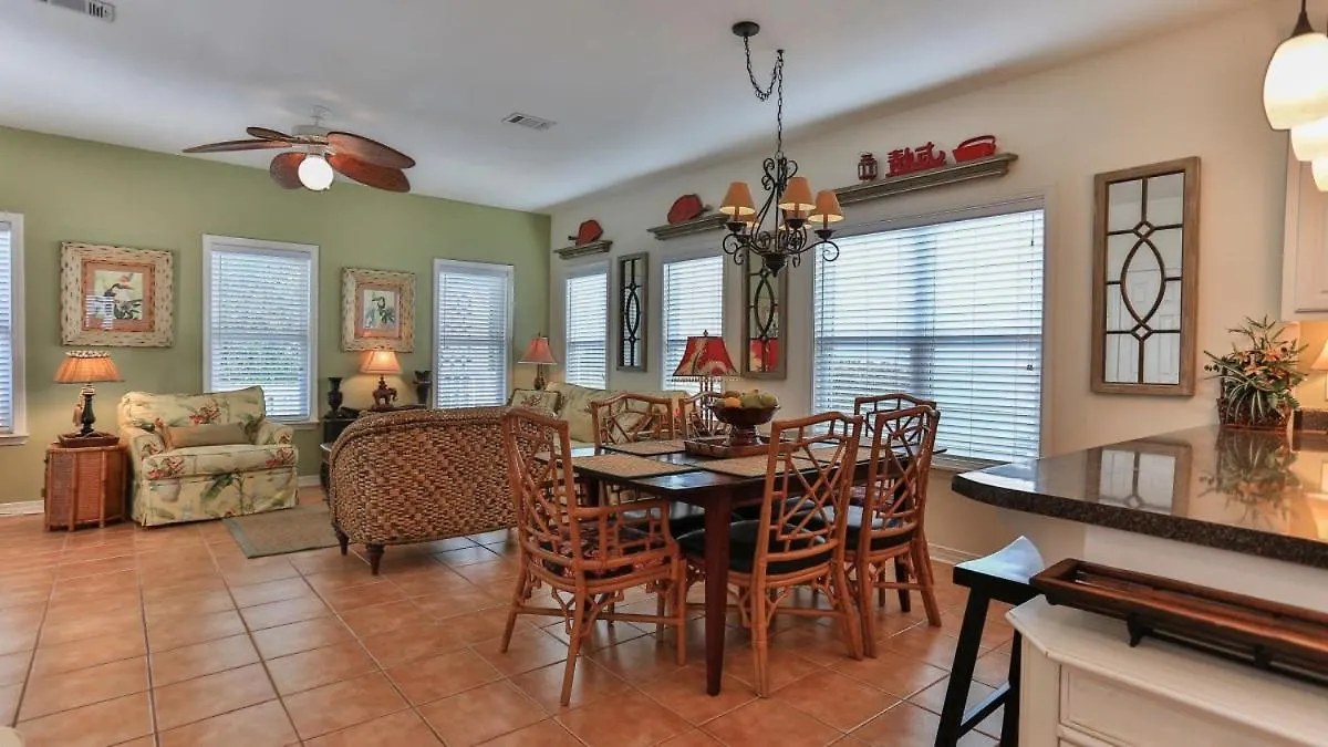 Aventon - Is A 3 Bedroom That Is An Easy Walk To The With Communal Pool Holiday home Destin