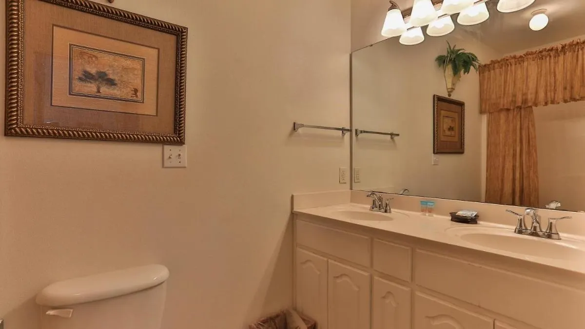 Aventon - Is A 3 Bedroom That Is An Easy Walk To The With Communal Pool Holiday home *