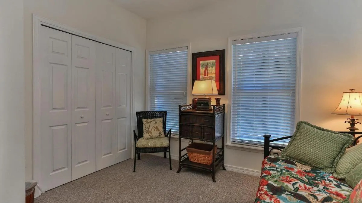 Aventon - Is A 3 Bedroom That Is An Easy Walk To The With Communal Pool * Destin