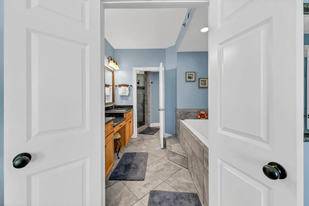 Grandview 202 - Beach Front 3br In Miramar Beach * Destin