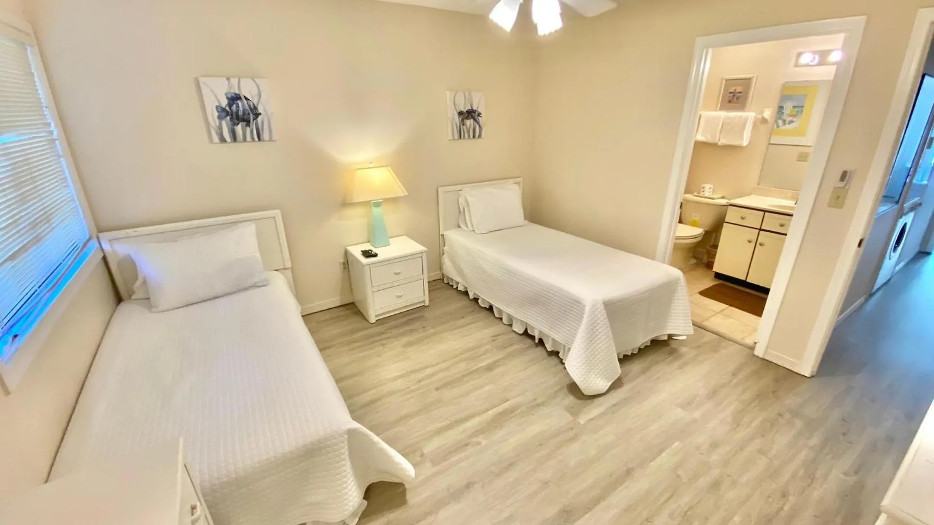 5177 Beachwalk