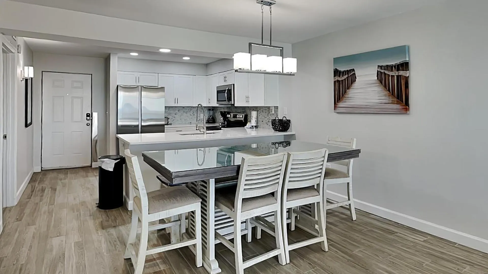 Pelican #2017 Apartment