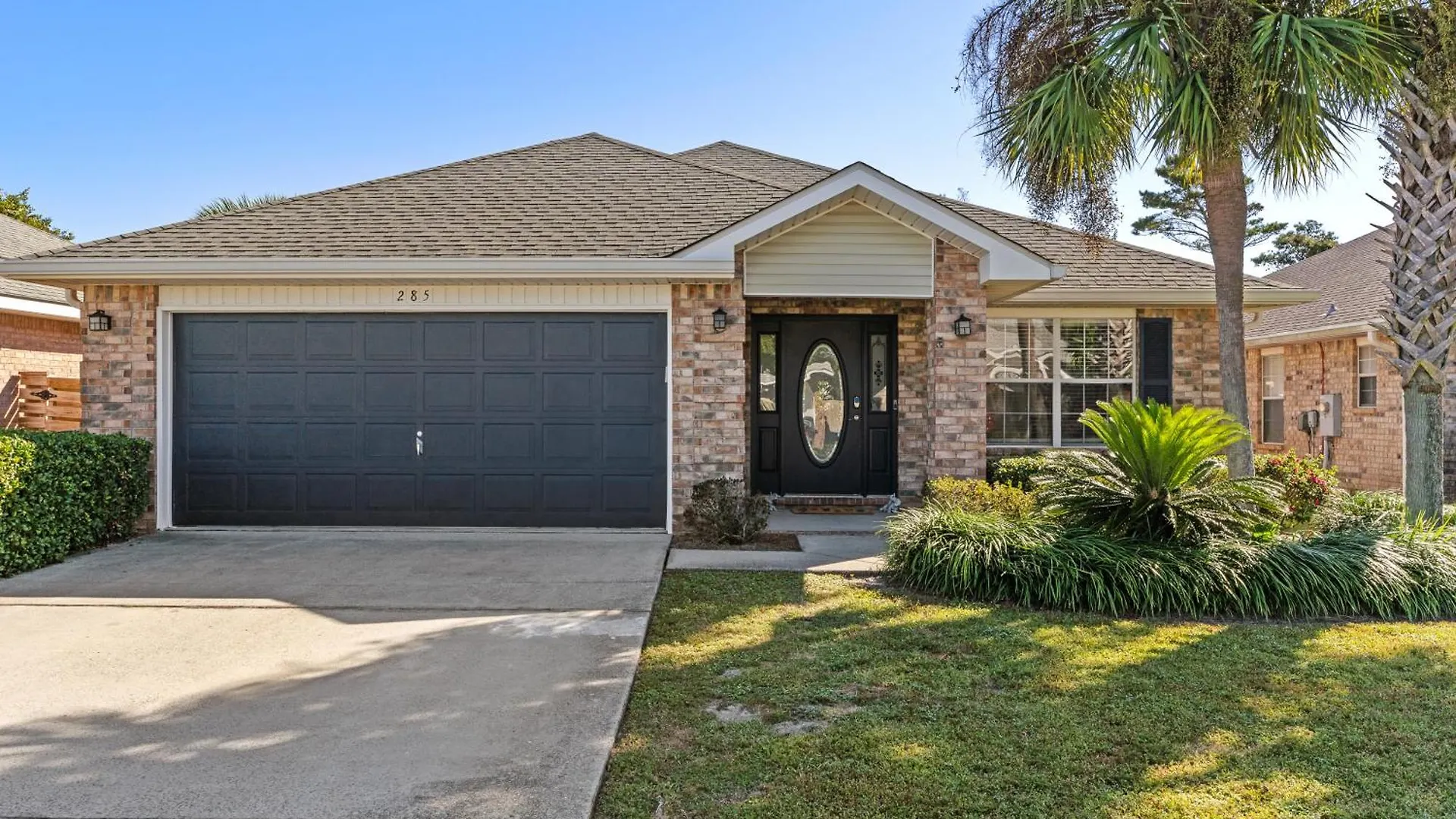 Luxurious House, Private Heated Pool, Dedicated Office, Mins Walk To & Shops Destin