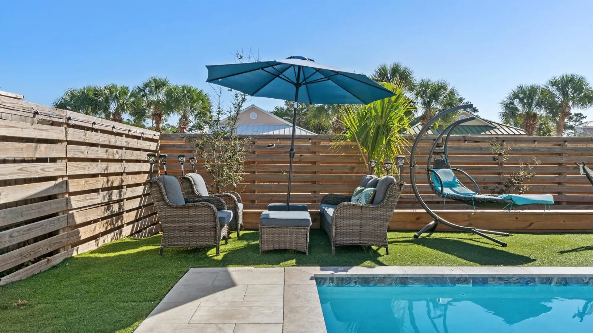 Luxurious House, Private Heated Pool, Dedicated Office, Mins Walk To & Shops *