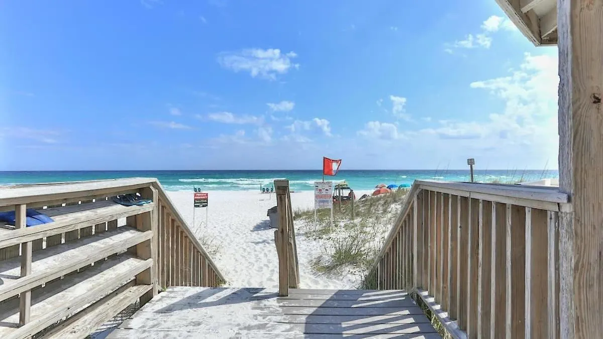 South Bay By The Gulf- Private Access, Community Pool, Foosball Holiday home