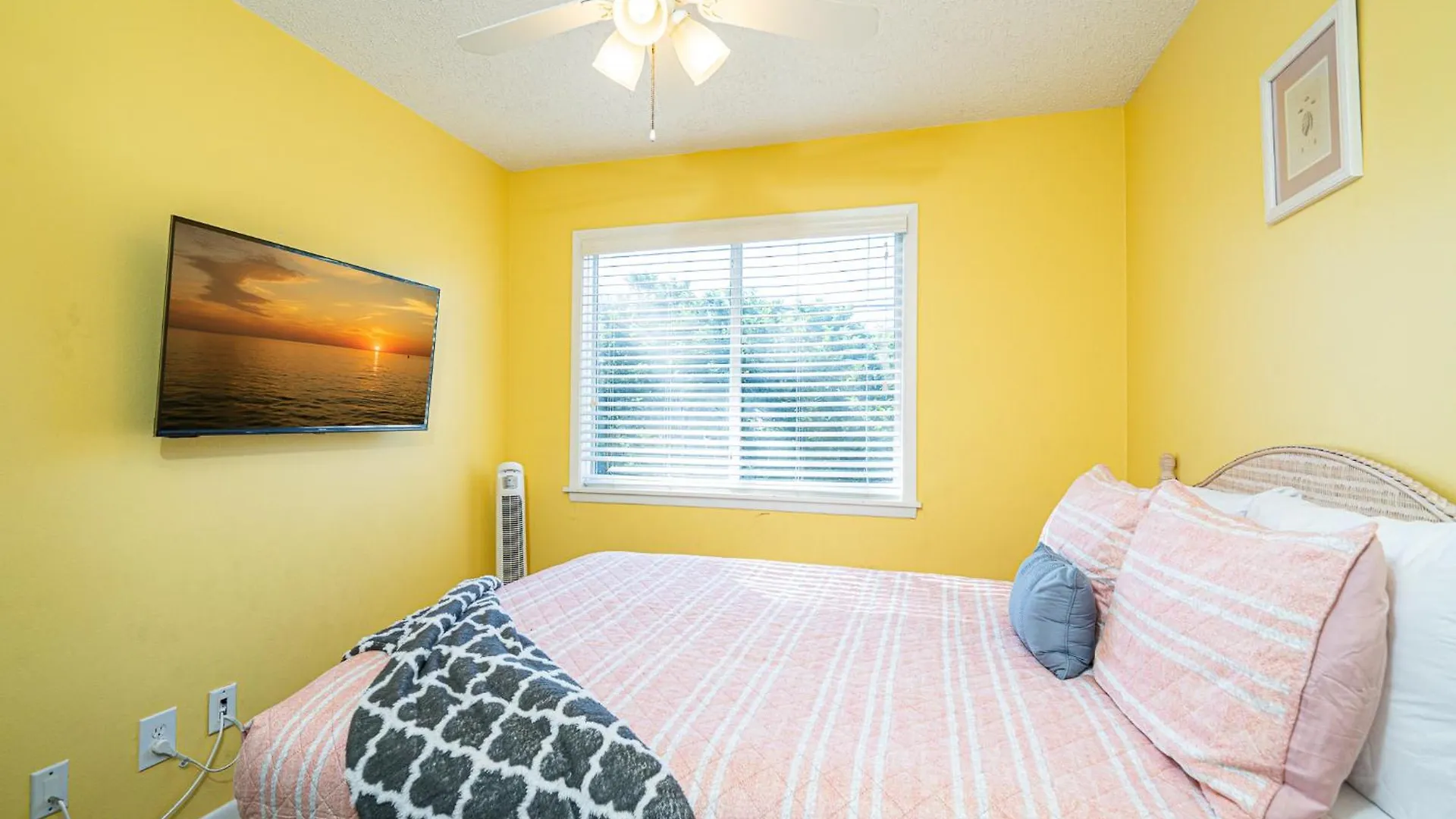 Holiday home South Bay By The Gulf- Private Access, Community Pool, Foosball