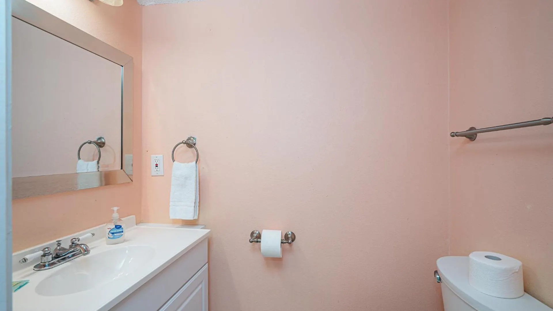 Holiday home South Bay By The Gulf- Private Access, Community Pool, Foosball *