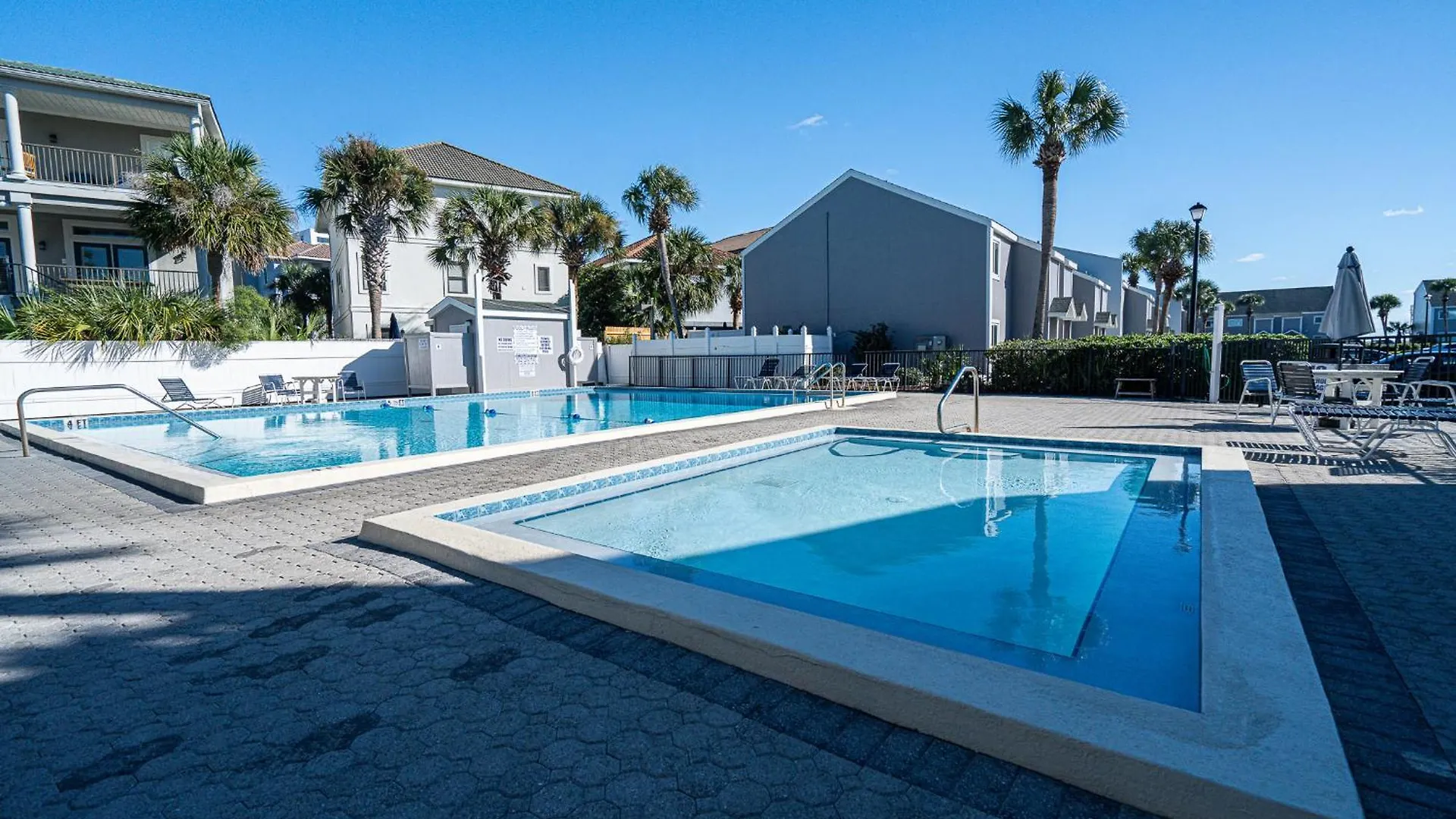 South Bay By The Gulf- Private Access, Community Pool, Foosball Holiday home *