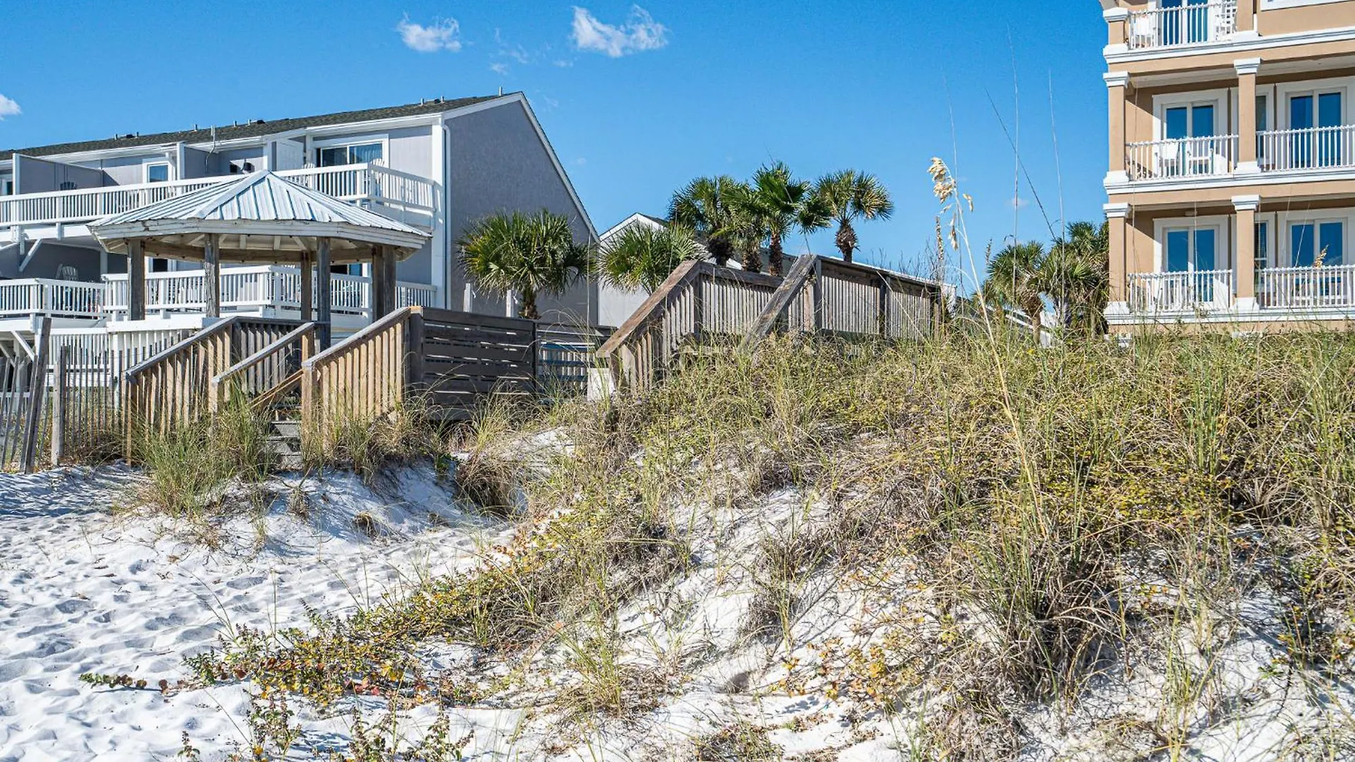 South Bay By The Gulf- Private Access, Community Pool, Foosball Holiday home *