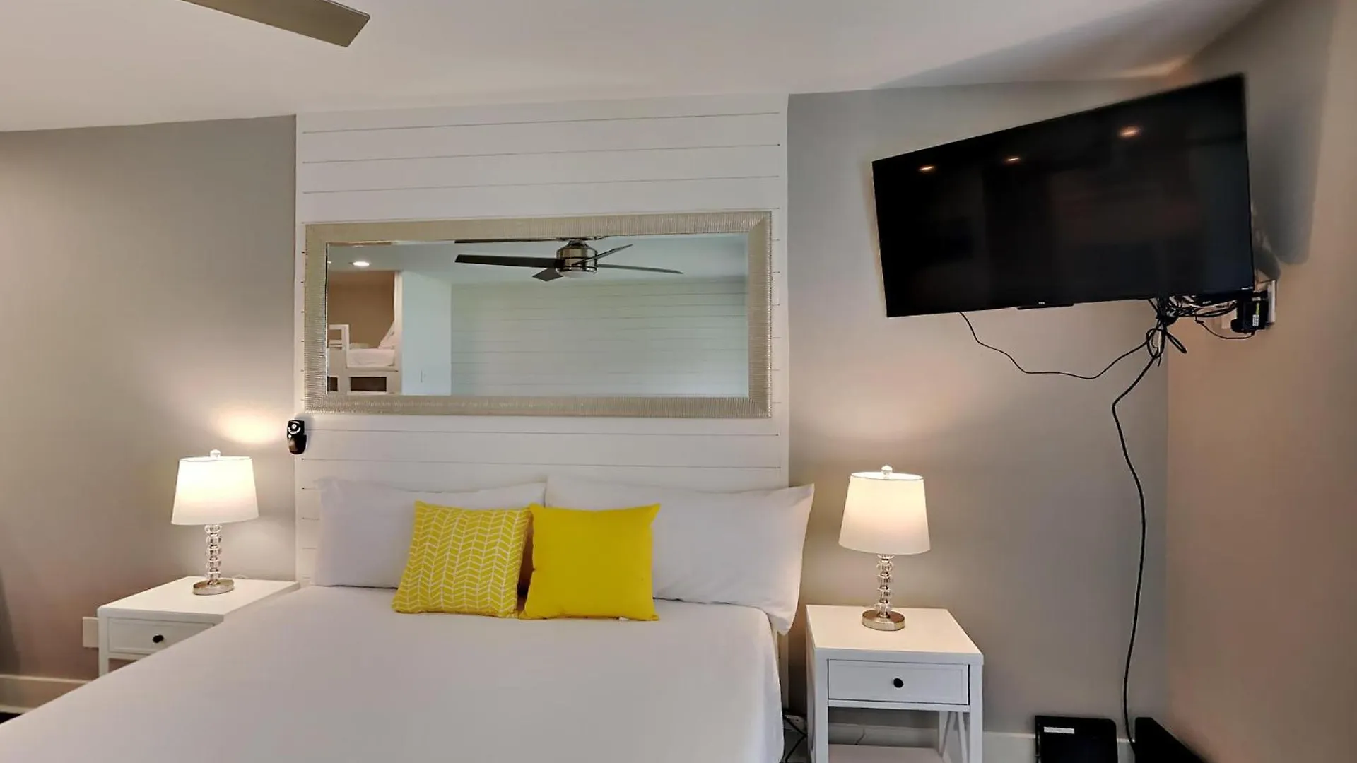 Sandpiper Cove 8242 דסטין