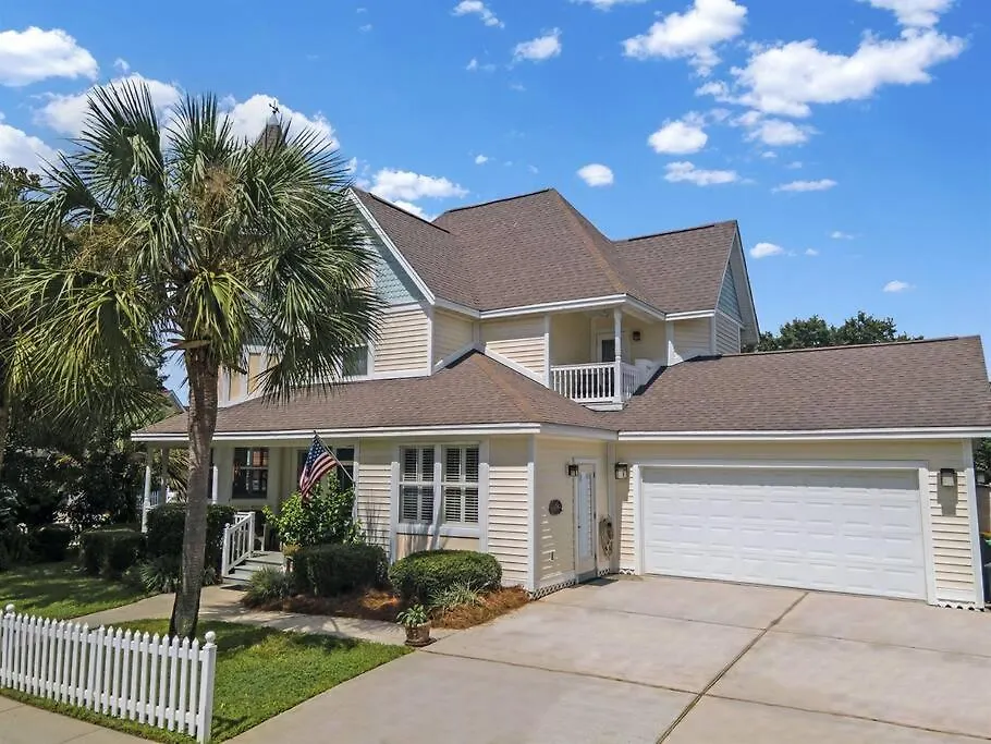 Large House 4 Bedroom 3.5 Ba 130 To Pool * Destin