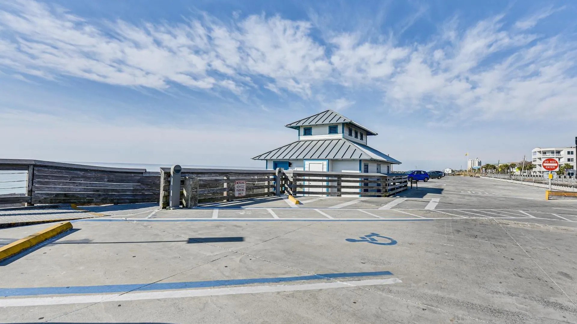 Walk To Miramar Tropical With Deck! * Destin