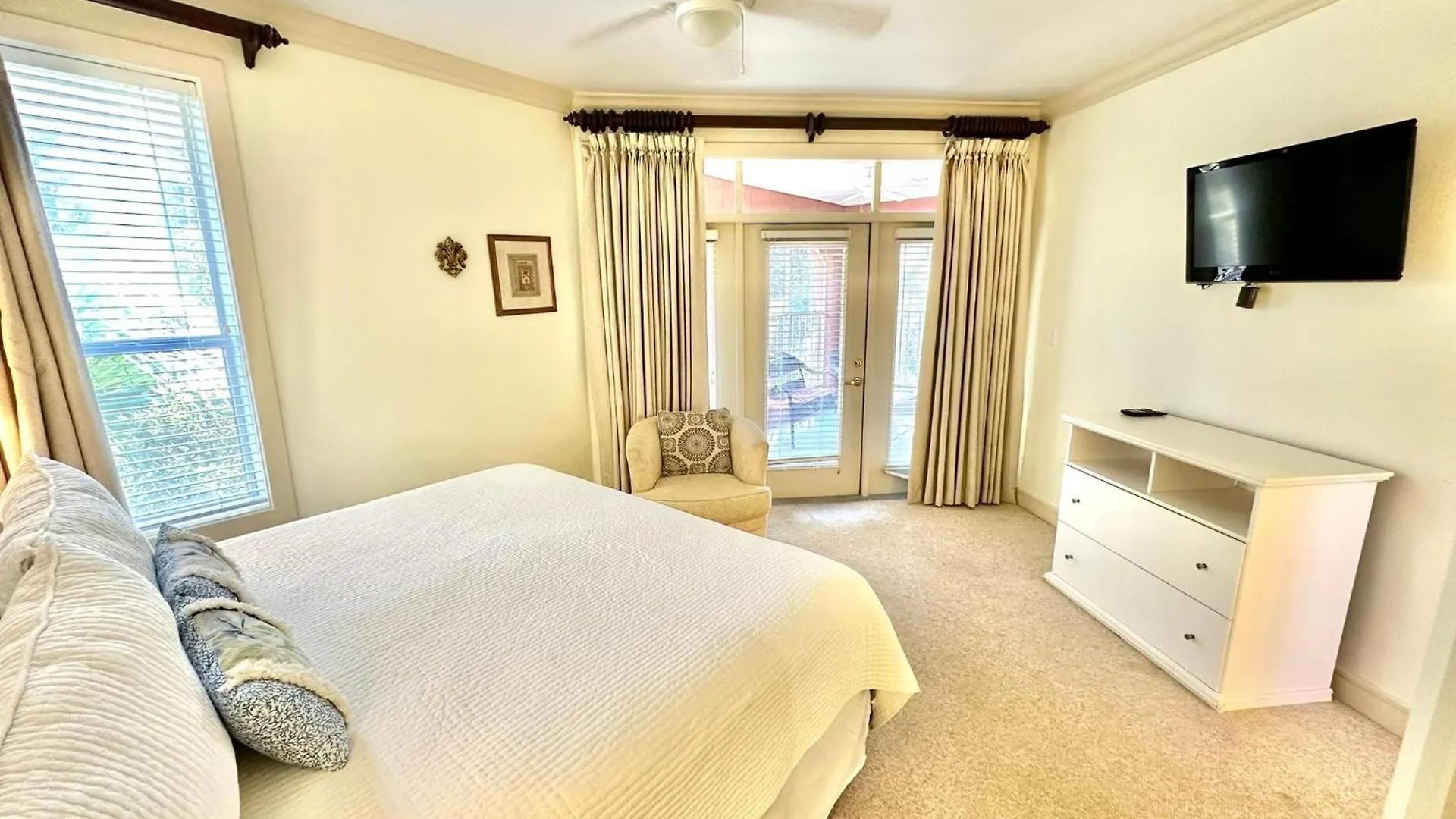 5403 Tivoli Terrace