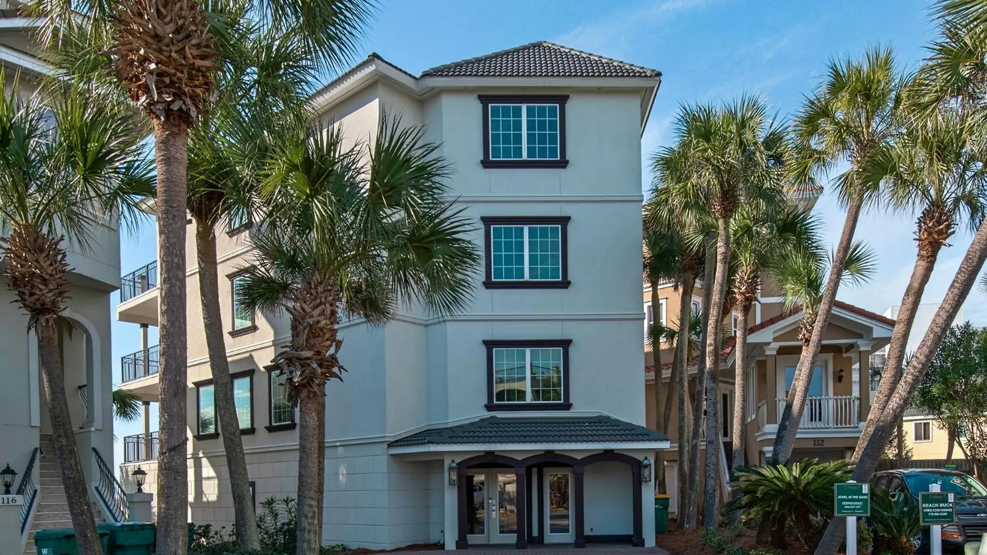Jewel In The By Newman-dailey Destin