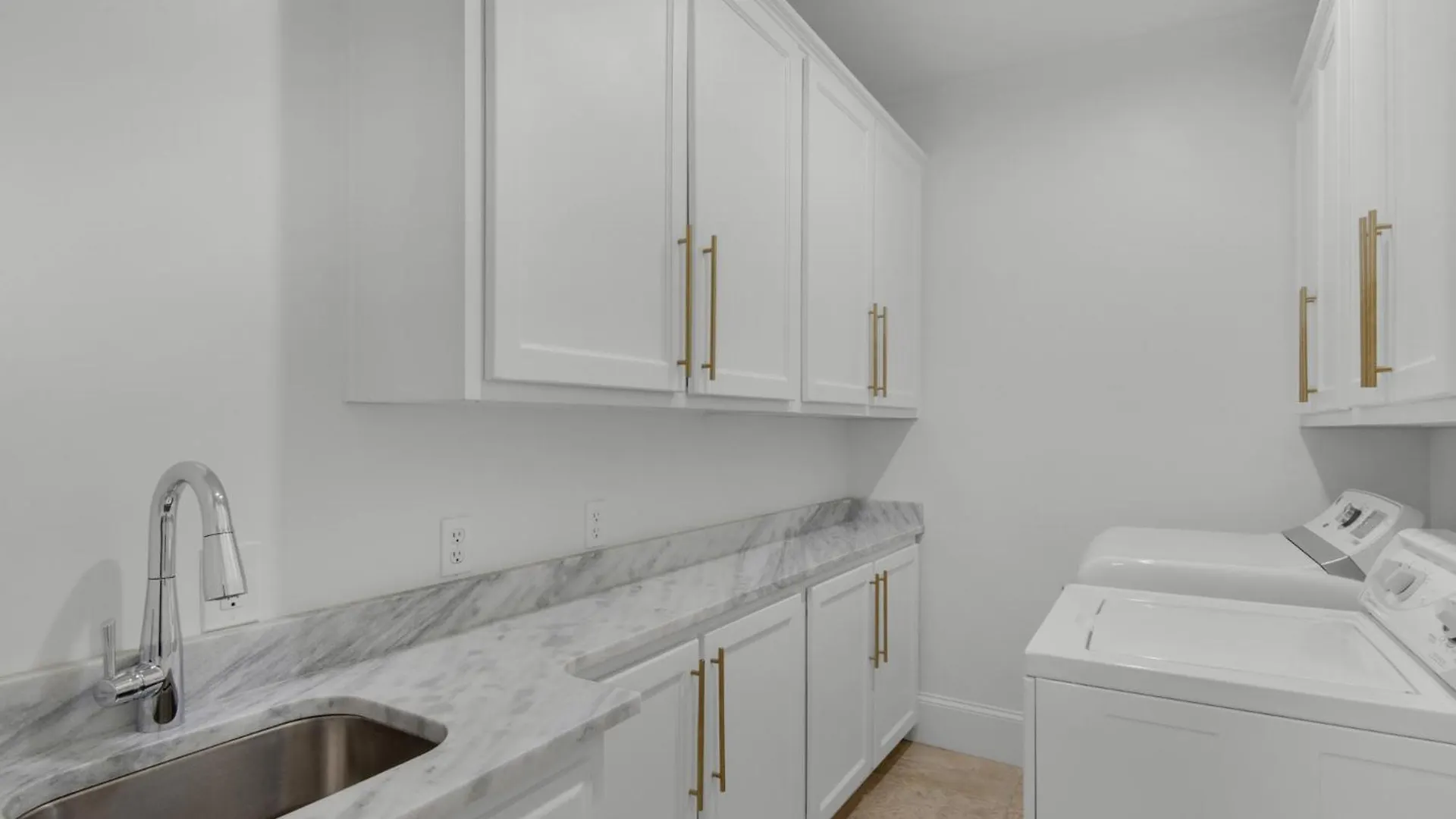 Jewel In The By Newman-dailey * Destin