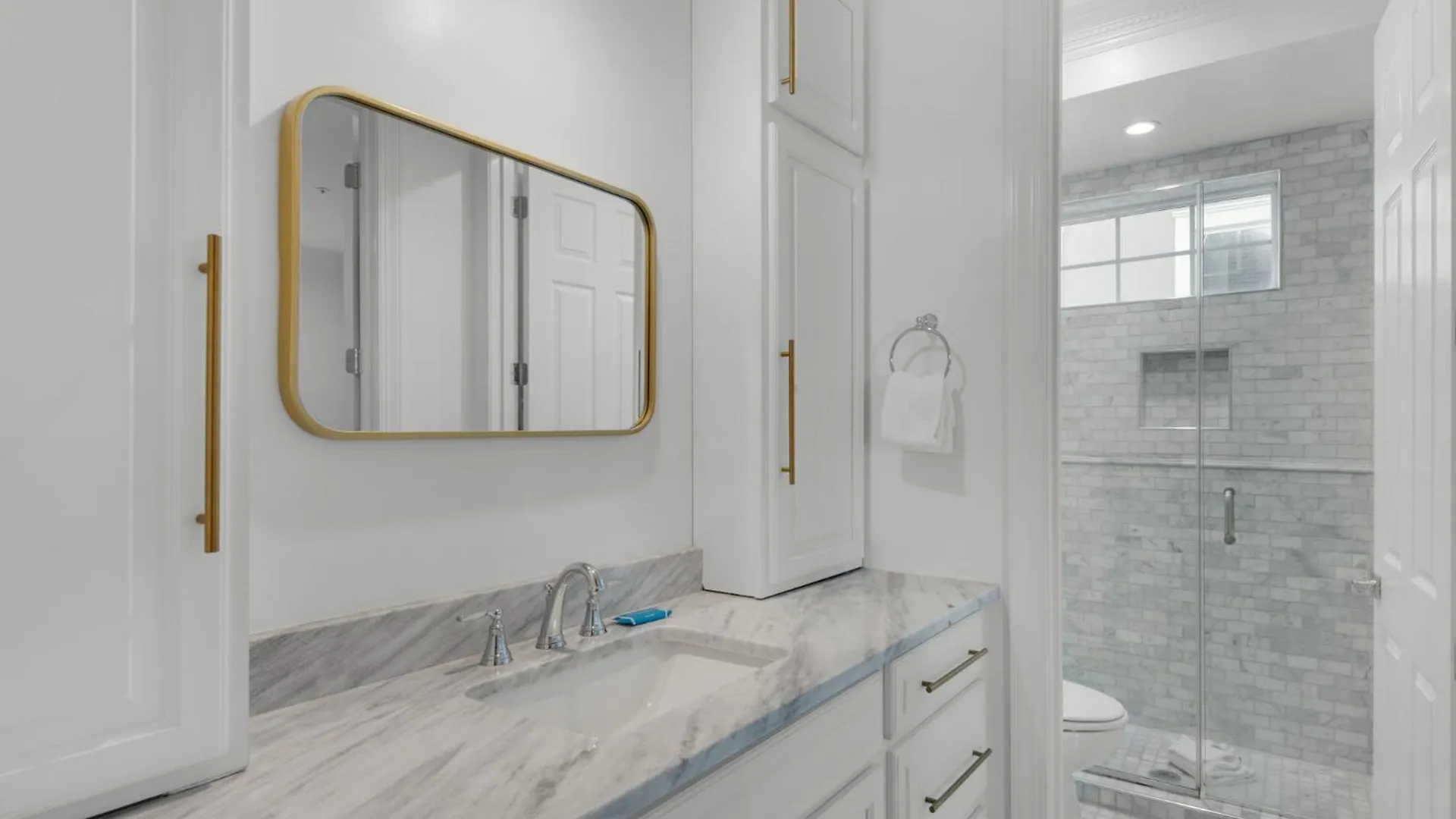 Jewel In The By Newman-dailey *