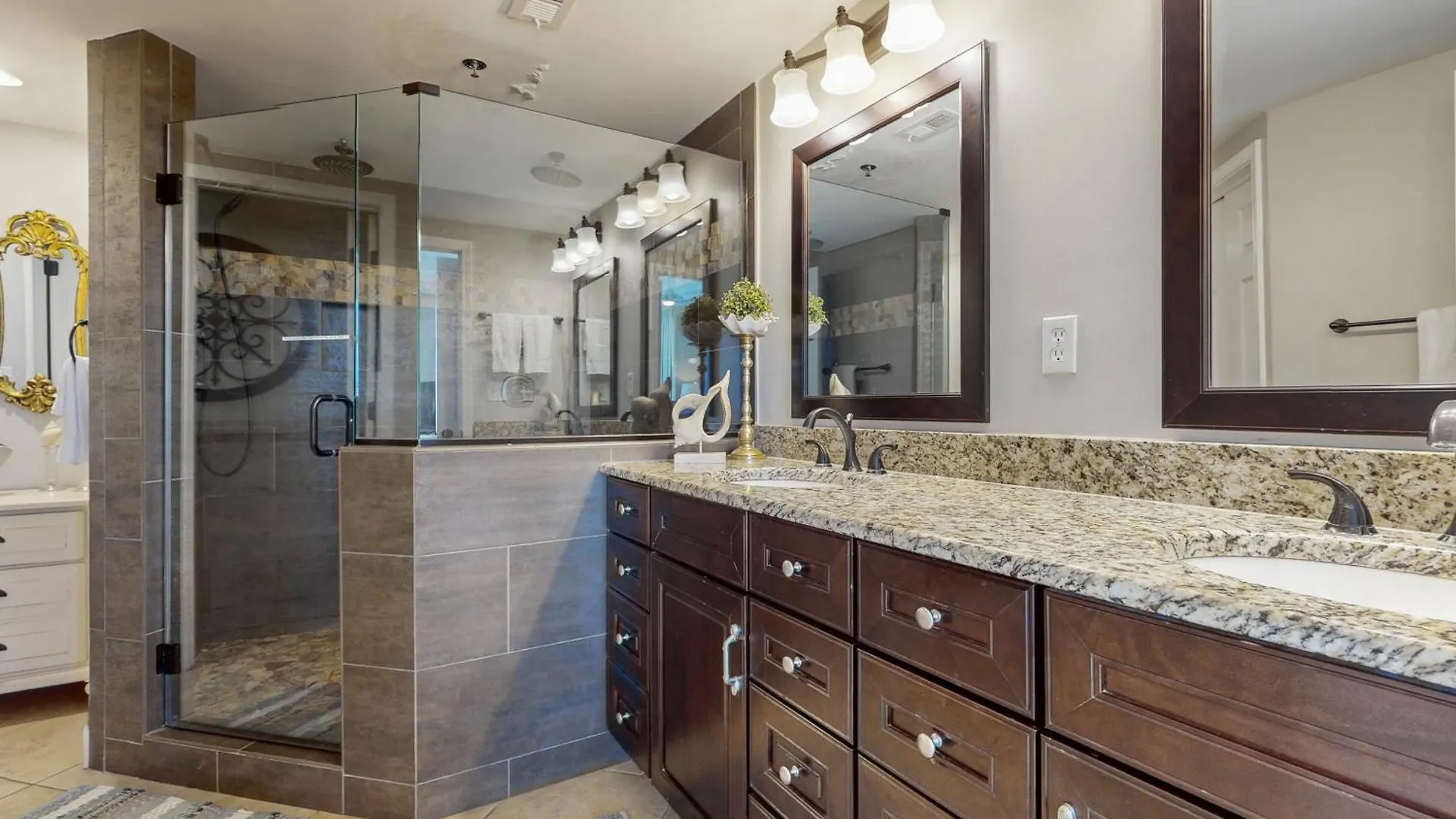 Apartment Jade East Towers 720