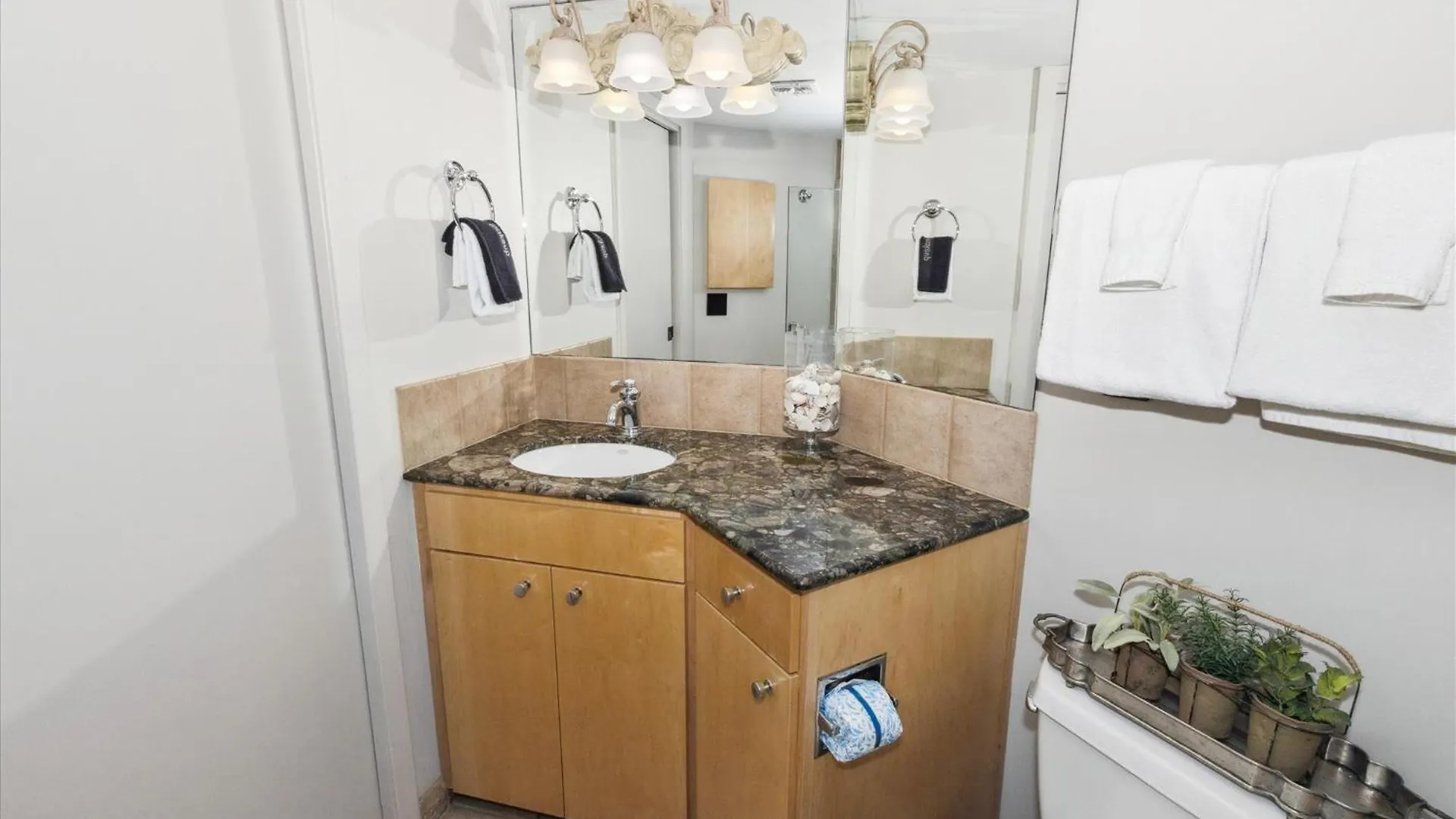 Appartement Inlet Reef 402- By Isle *